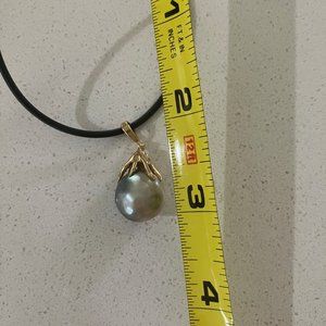 Single Tahitian Baroque Pearl - multicolor gray, blue, ivory